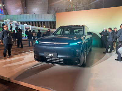 零跑D19内饰首秀 将于2026年4月上市