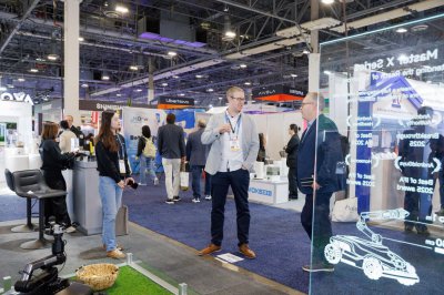 耐士劳发布首款融合星基RTK、AI视觉与激光雷达割