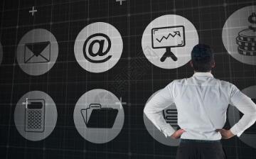 郭明錤：AI危机倒逼苹果激进创新，折叠iPhone将革