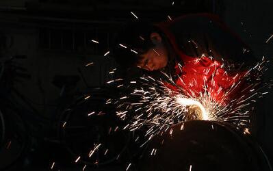 报告称苹果重组扩大AI团队，专注为iPhone 17等落地